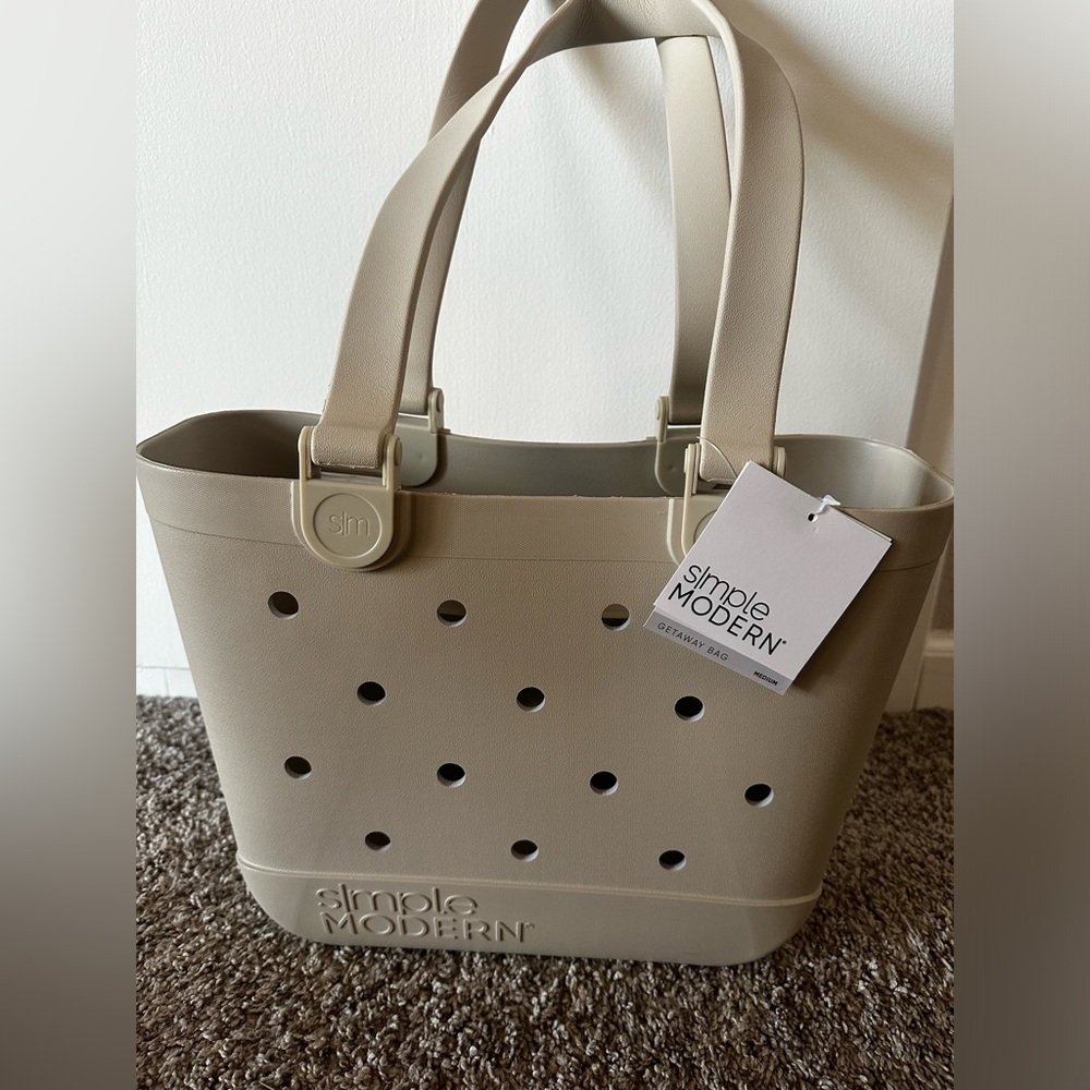 Simple Modern Medium Getaway bag